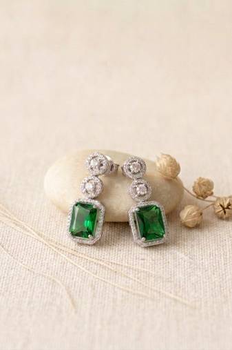 Classic green ad earrings