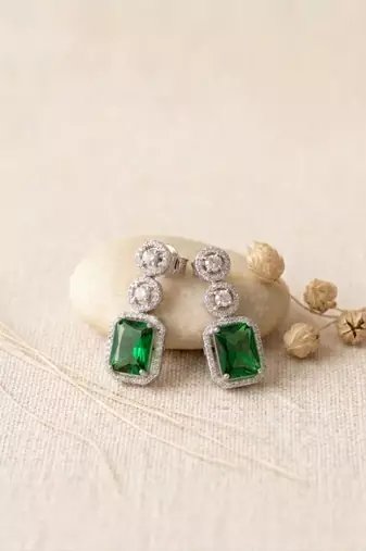 Classic green ad earrings