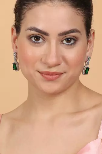 Classic green ad earrings