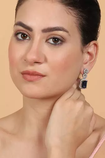 Classic blue ad earrings