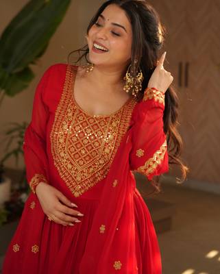 Red faux blooming embroidered anarkali set with dupatta 3