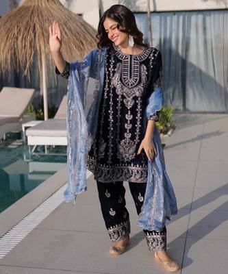 Navy blue velvet zari embroidered kurta set with dupatta 2
