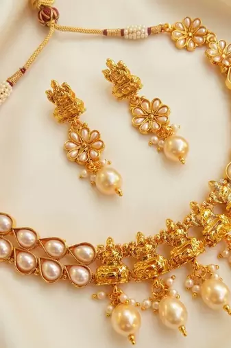 White kemp temple necklace set