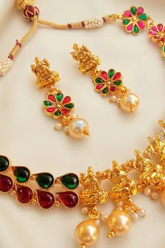 Multicolor kemp lakshmi necklace set