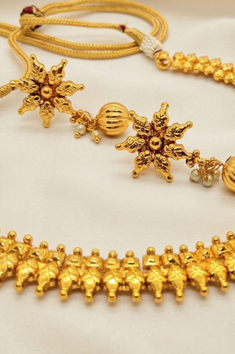 Metallic necklace set