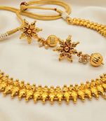 Metallic necklace set