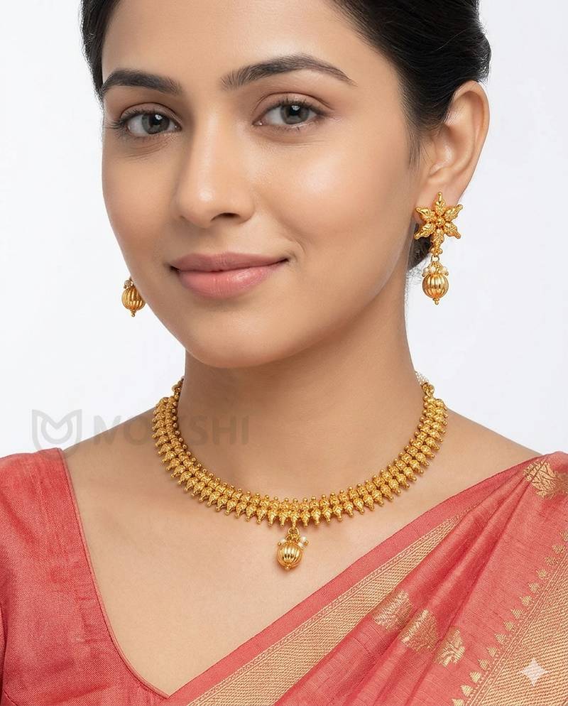 Metallic necklace set