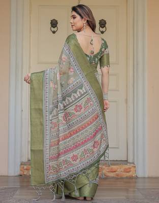 Handloom cotton floral pattern printed saree with 5.5 meter saree & blouse 2