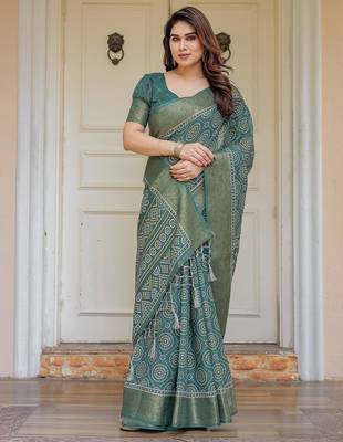 Elegant handloom cotton printed saree with floral design & blouse piece 4