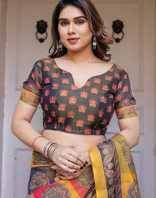 Women's handloom cotton floral print saree with attached blouse piece 5