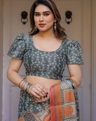 Soft handloom cotton floral printed saree with 5.5m saree & blouse piece 5