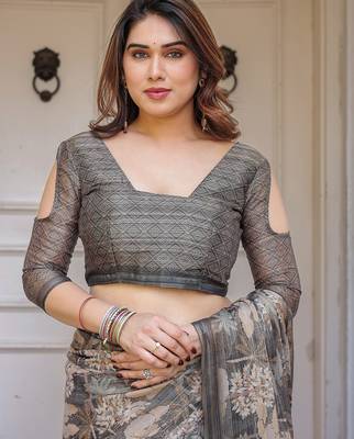 Women's handloom cotton floral print saree with attached blouse piece 5