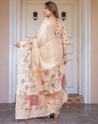 Women's handloom cotton floral print saree with attached blouse piece 3