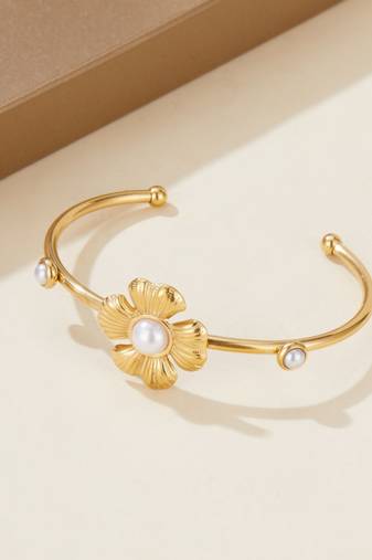 Pearl flower bracelet