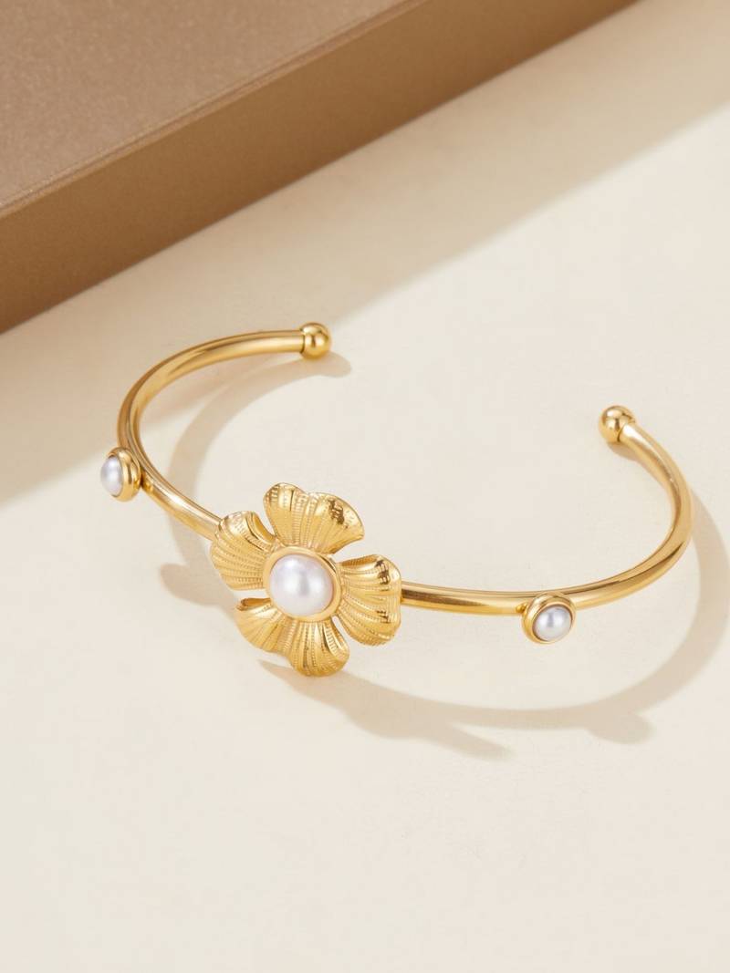 Pearl flower bracelet