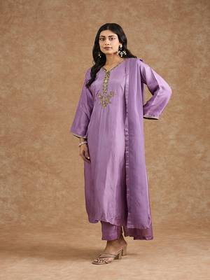 Dull purple opara silk hand embroidered kurta set 4