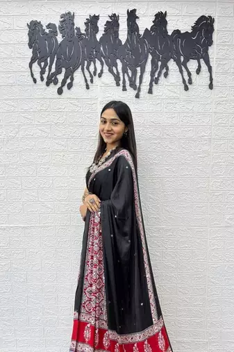 Black Color Mirror Work with Elegant Viscose Latkan Pallu Work Satin Saree