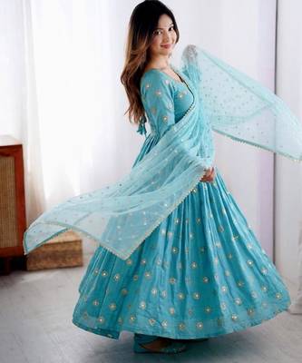 Blue silk blend embroidered gown set 4