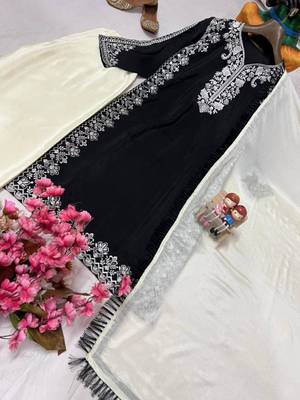 Black silk blend embroidered kurti set 2