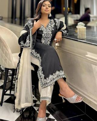 Black silk blend embroidered kurti set 3