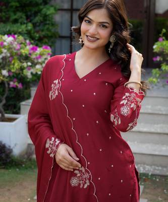 Red silk blend embroidered farshi palazzo set 4
