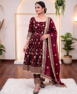 Maroon silk blend embroidered gowm set 1