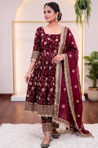 Maroon silk blend embroidered gowm set
