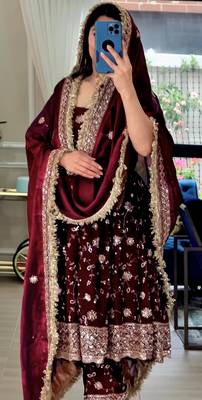 Maroon silk blend embroidered gowm set 2