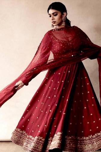 Red silk blend embroidered gown set