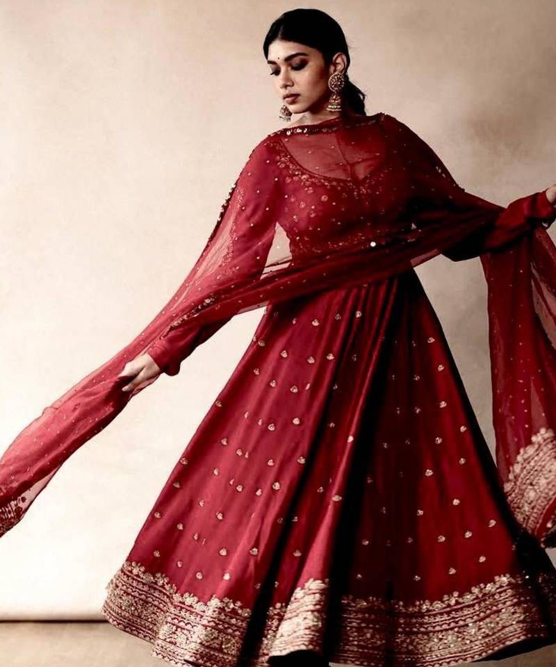 Red silk blend embroidered gown set