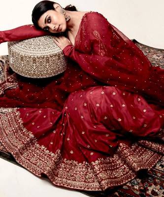 Red silk blend embroidered gown set 4
