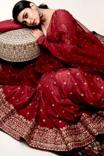 Red silk blend embroidered gown set