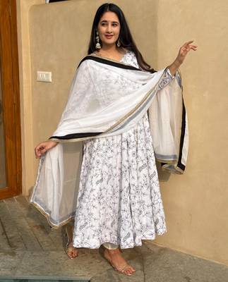 White silk blend embroidered anarkali set 3