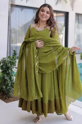 Womens new stylish mul chanderi with rich mirror lace work kurta set