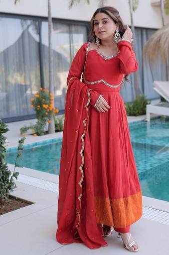 Womens new stylish mul chanderi with rich mirror lace work kurta set