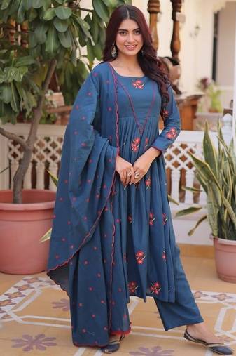 Womens new trendy simple cotton with embroidered work kurta set