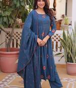 Womens new trendy simple cotton with embroidered work kurta set