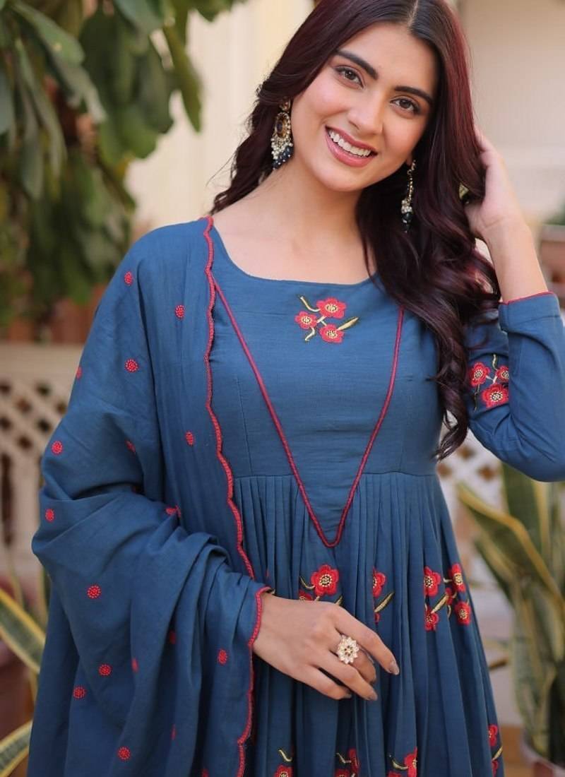 Womens new trendy simple cotton with embroidered work kurta set