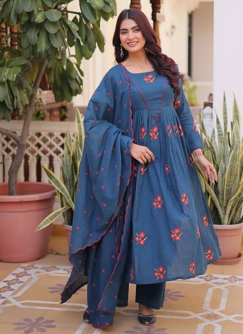 Womens new trendy simple cotton with embroidered work kurta set