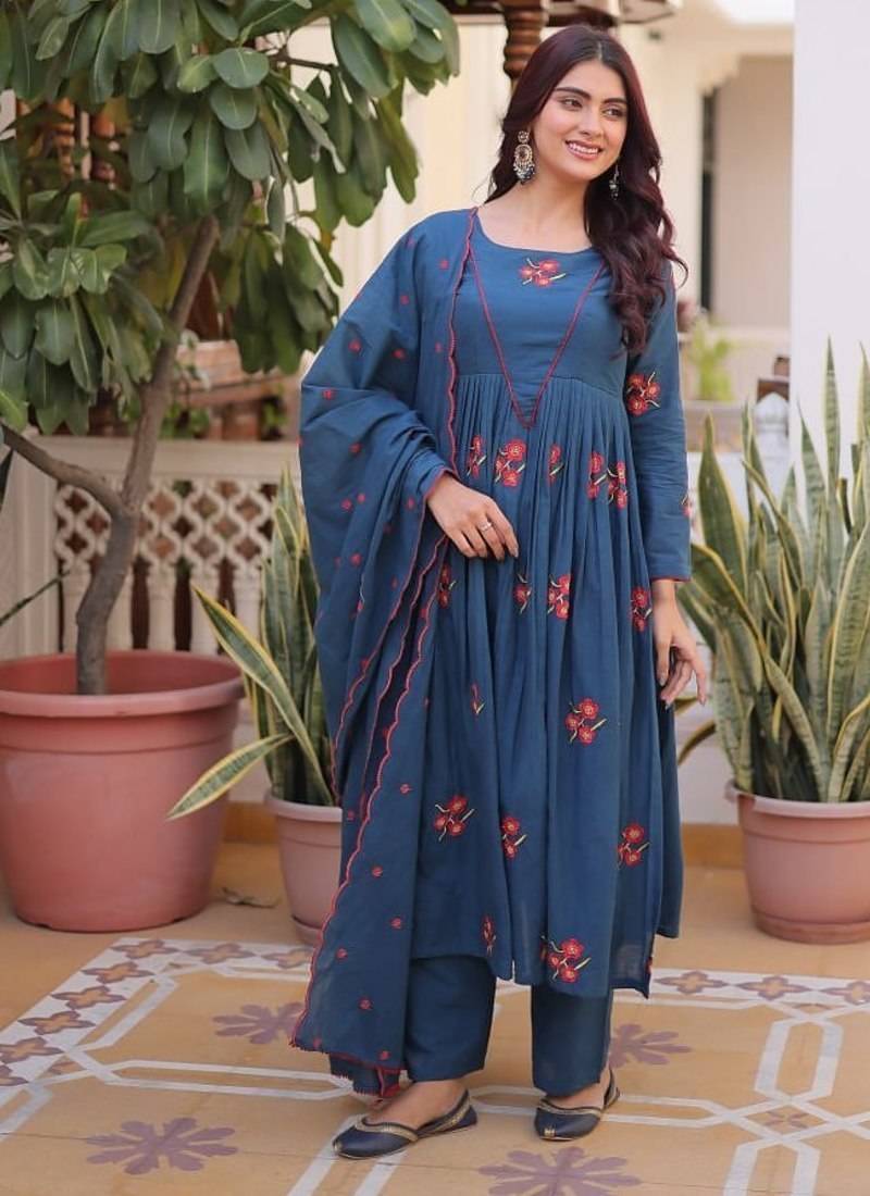 Womens new trendy simple cotton with embroidered work kurta set