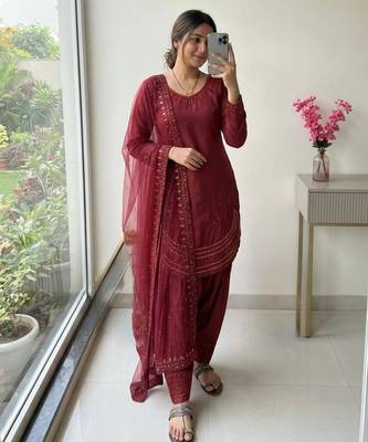 Red crepe embroidered farshi palazzo 1
