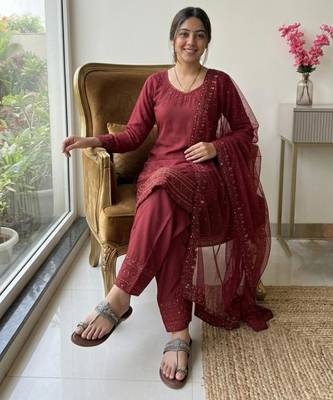Red crepe embroidered farshi palazzo 3