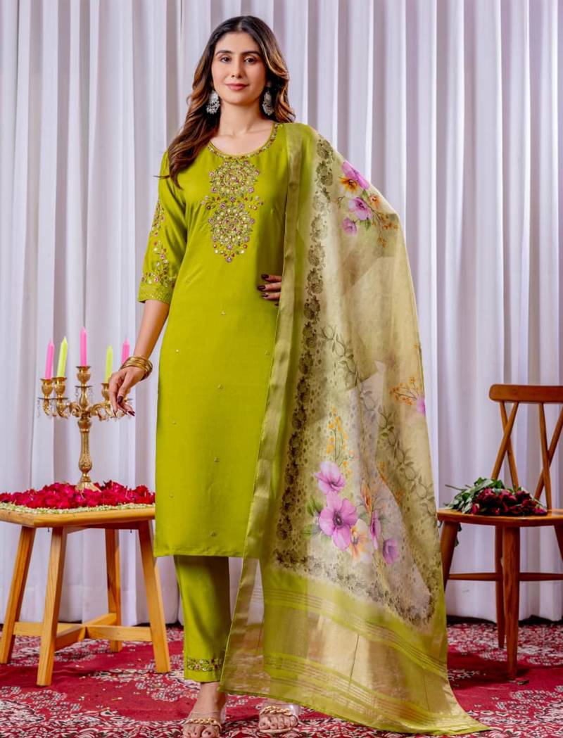 Green silk blend embroidered kurti set