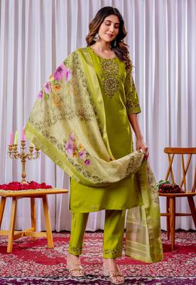 Green silk blend embroidered kurti set 2