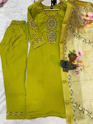Green silk blend embroidered kurti set 4