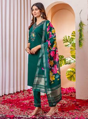 Dark green silk blend embroidered kurti set 4