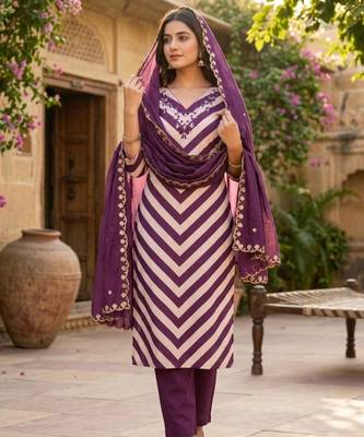 Off white chanderi hand embroidery kurti set 1