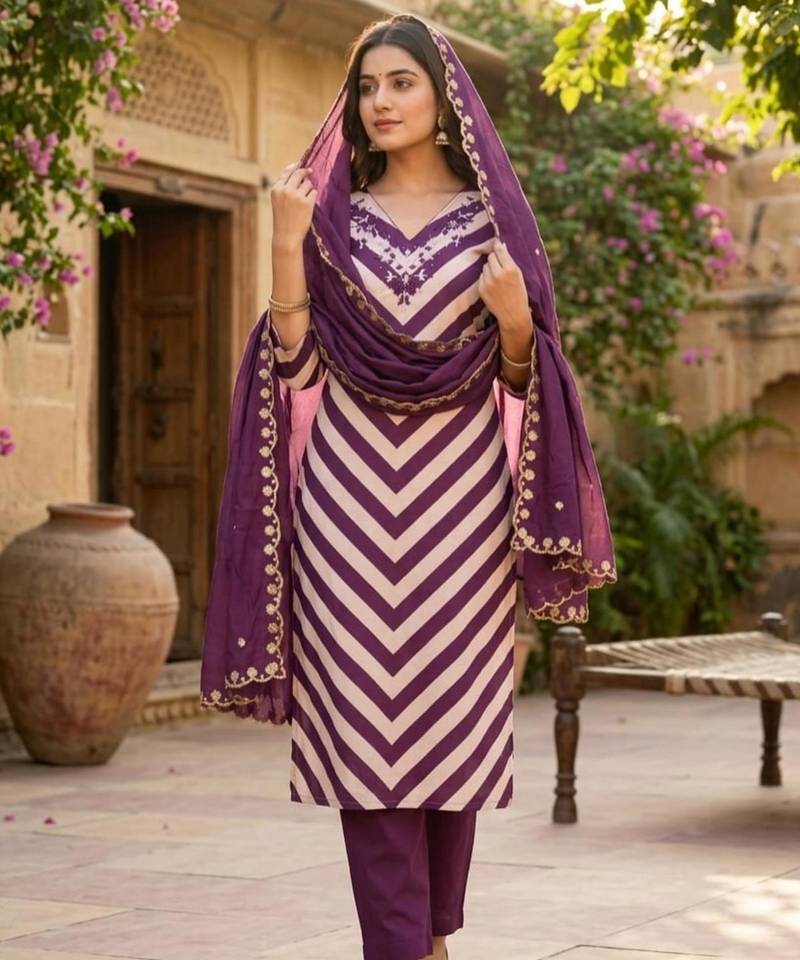 Off white chanderi hand embroidery kurti set