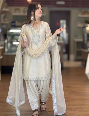 Beige silk blend embroidered FARSHI SLAWR KAMEEZ set 4