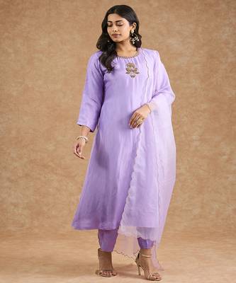 Lavender opara silk hand embroidered kurta set 1